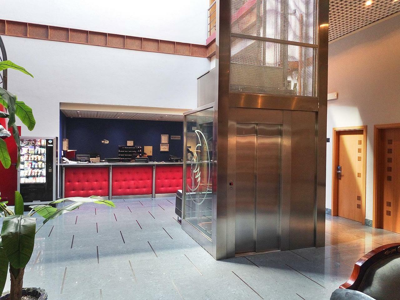 Hotel Fabrik Humanes de Madrid Eksteriør bilde