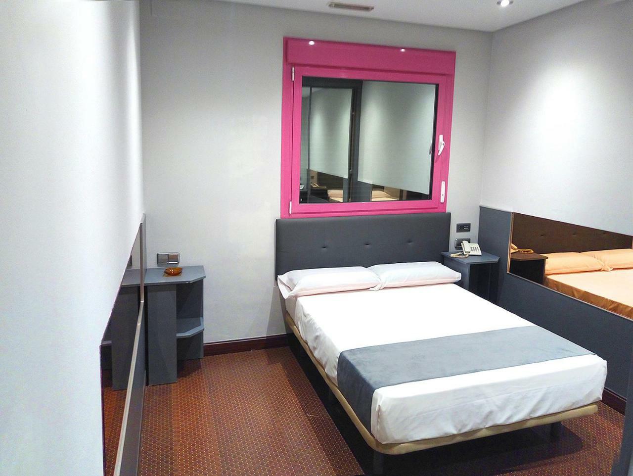 Hotel Fabrik Humanes de Madrid Eksteriør bilde
