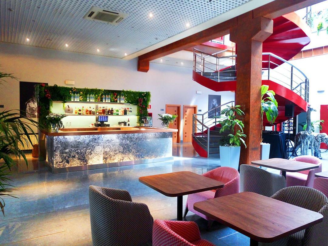 Hotel Fabrik Humanes de Madrid Eksteriør bilde